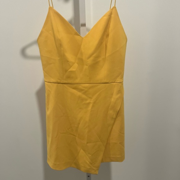 ALICE + OLIVIA. / Emery Wrap Effect Crepe Playsuit ( Romper) / Size 2 / P2P 16’ - Picture 1 of 3